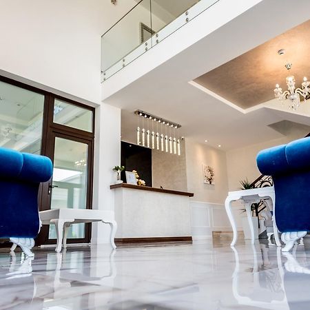 J'Adore Boutique Hotel Лугож Экстерьер фото