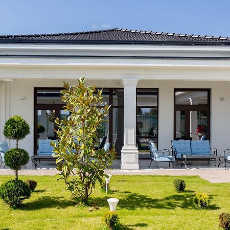 J'Adore Boutique Hotel Лугож Экстерьер фото