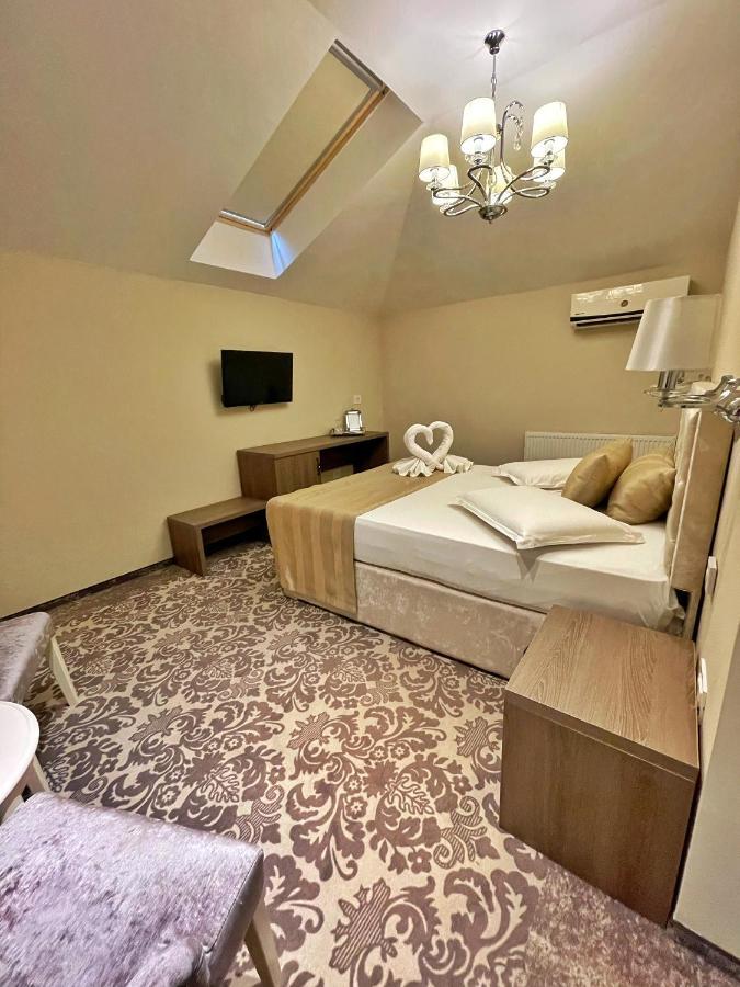 J'Adore Boutique Hotel Лугож Экстерьер фото