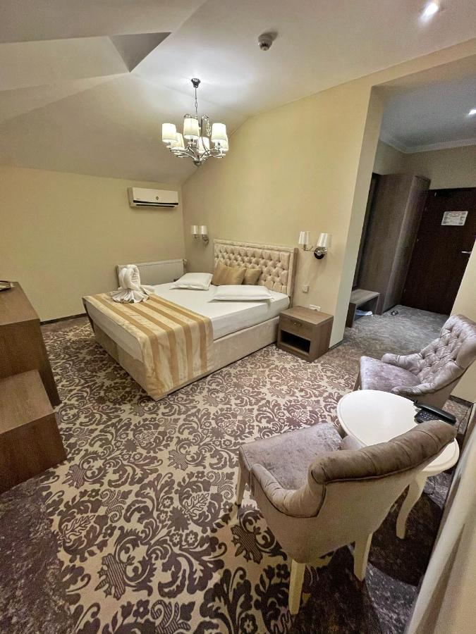J'Adore Boutique Hotel Лугож Экстерьер фото
