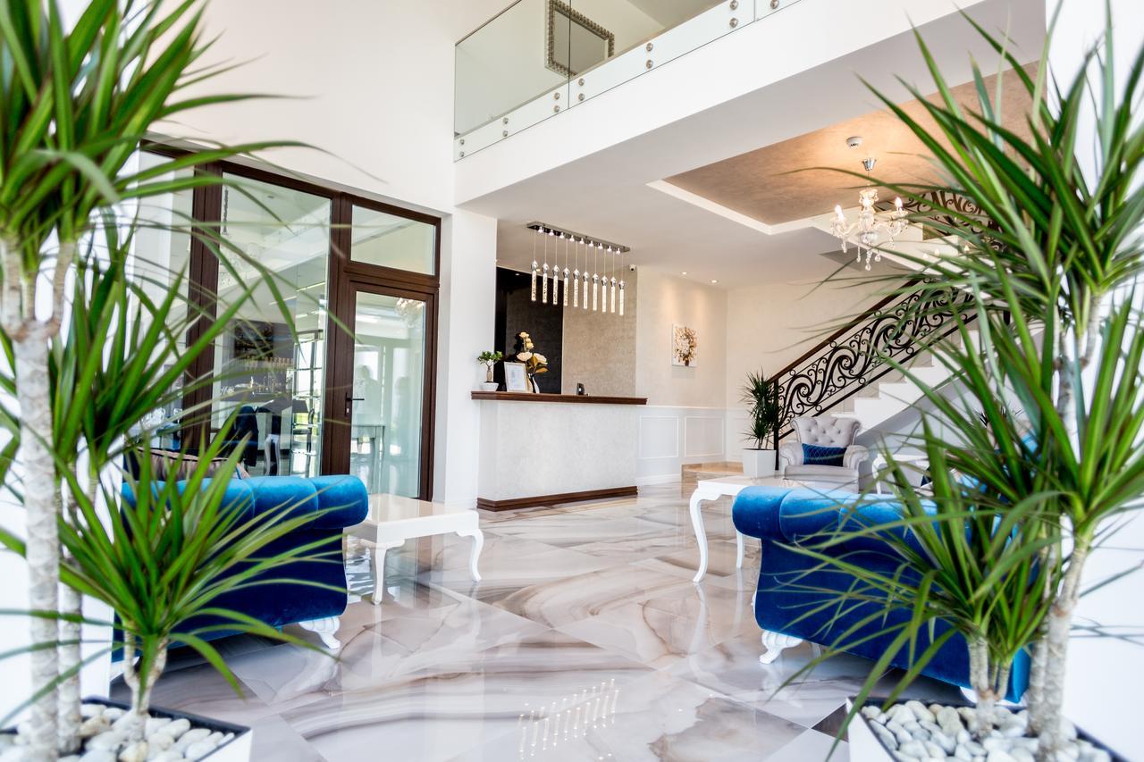 J'Adore Boutique Hotel Лугож Экстерьер фото