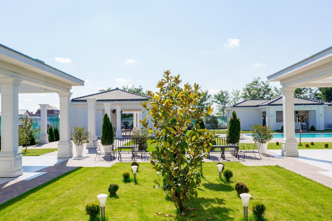 J'Adore Boutique Hotel Лугож Экстерьер фото