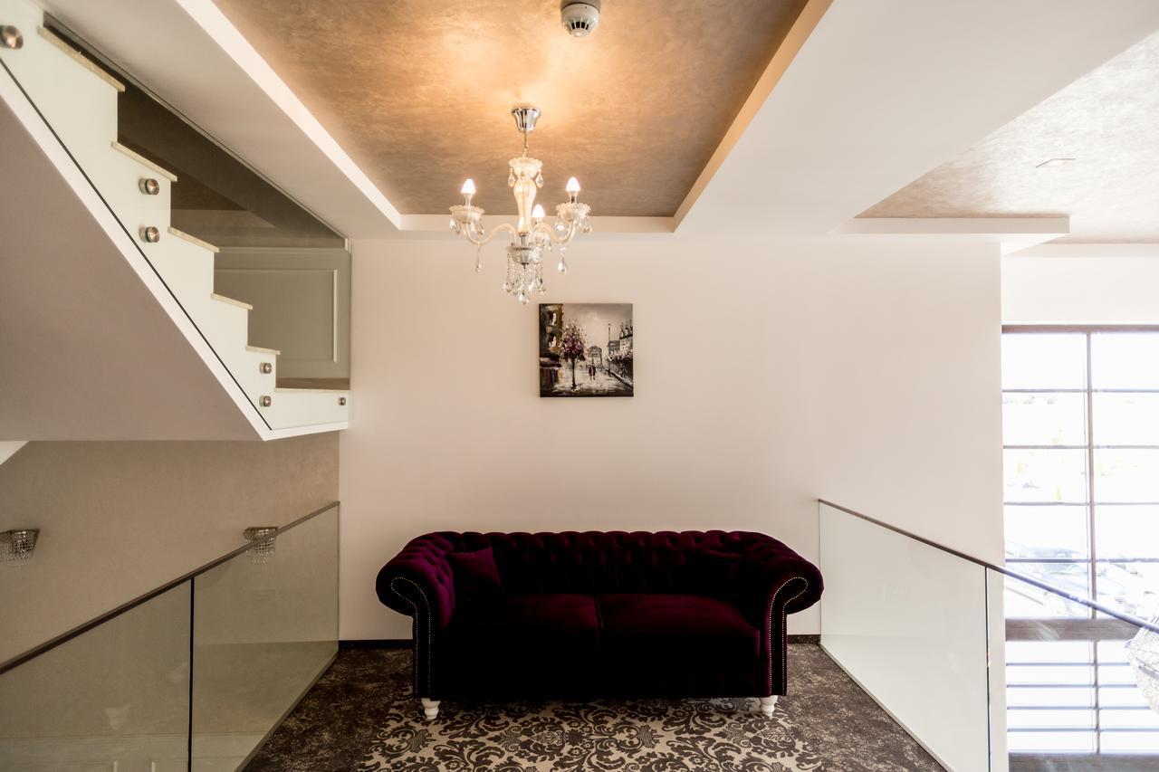 J'Adore Boutique Hotel Лугож Экстерьер фото