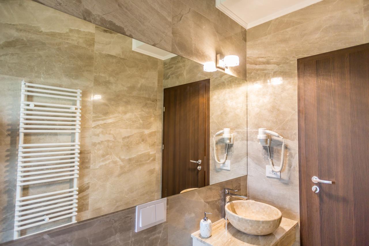 J'Adore Boutique Hotel Лугож Экстерьер фото