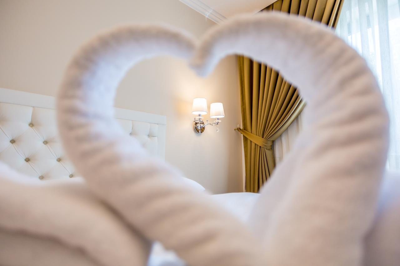 J'Adore Boutique Hotel Лугож Экстерьер фото