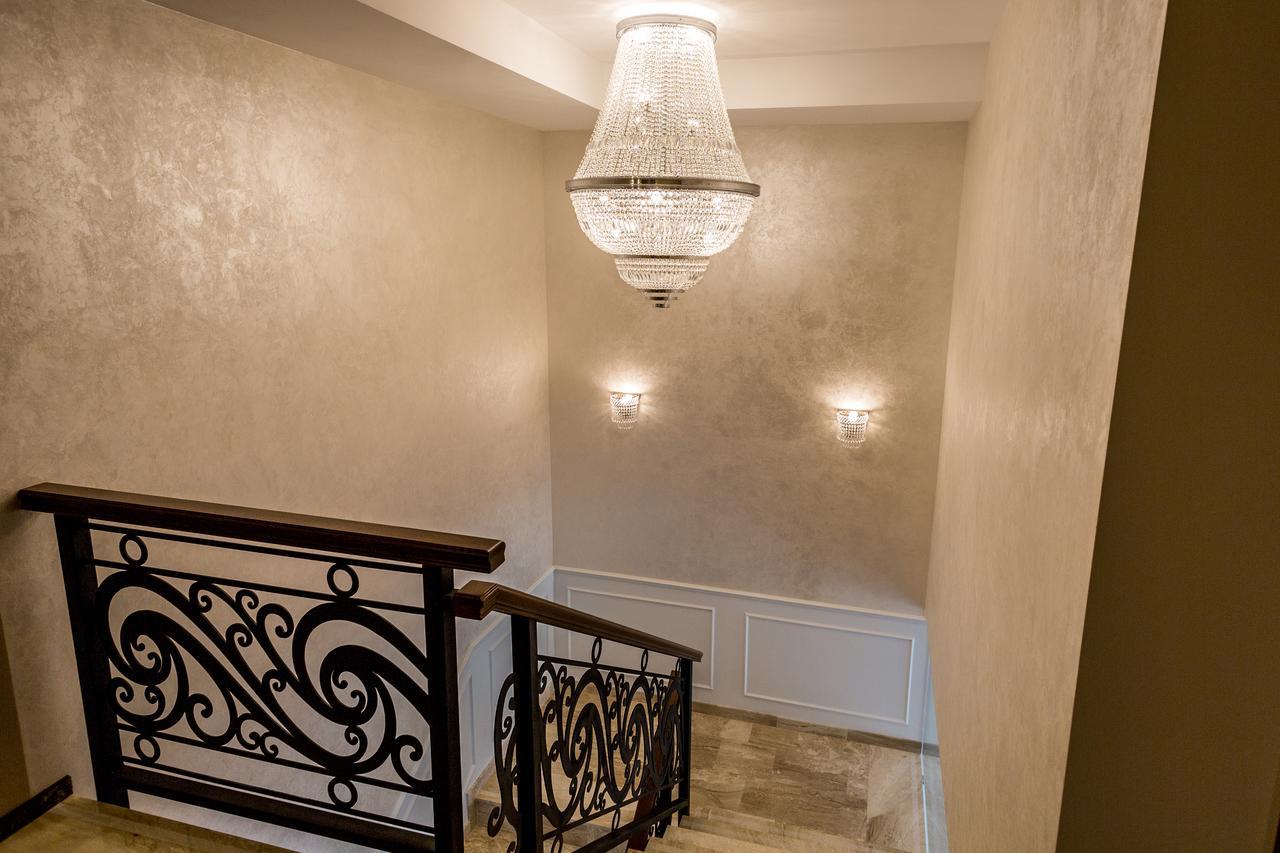 J'Adore Boutique Hotel Лугож Экстерьер фото