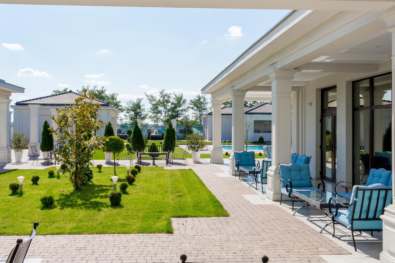 J'Adore Boutique Hotel Лугож Экстерьер фото