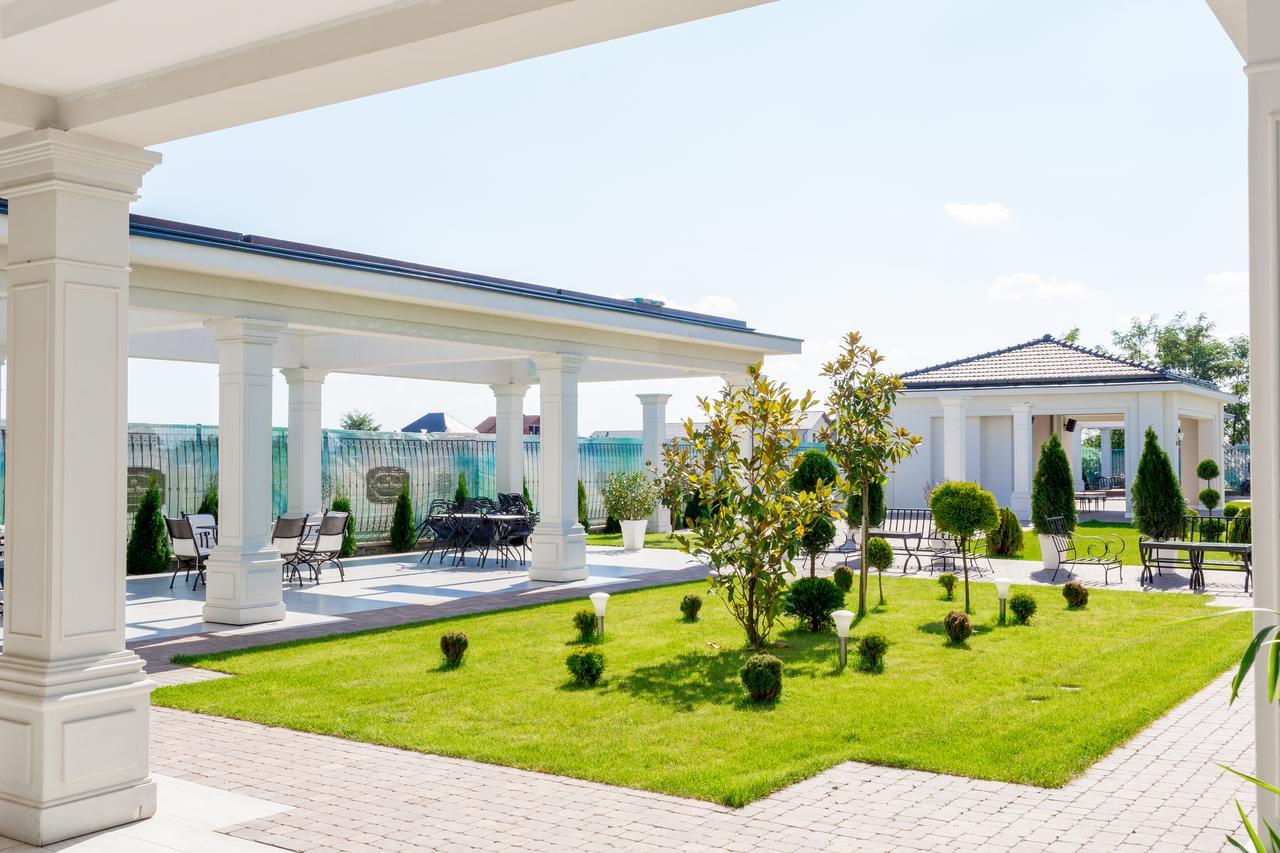 J'Adore Boutique Hotel Лугож Экстерьер фото
