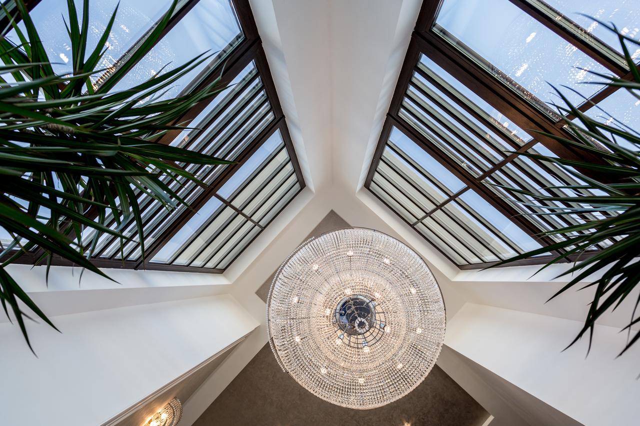 J'Adore Boutique Hotel Лугож Экстерьер фото