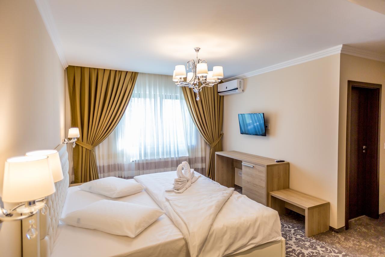 J'Adore Boutique Hotel Лугож Экстерьер фото