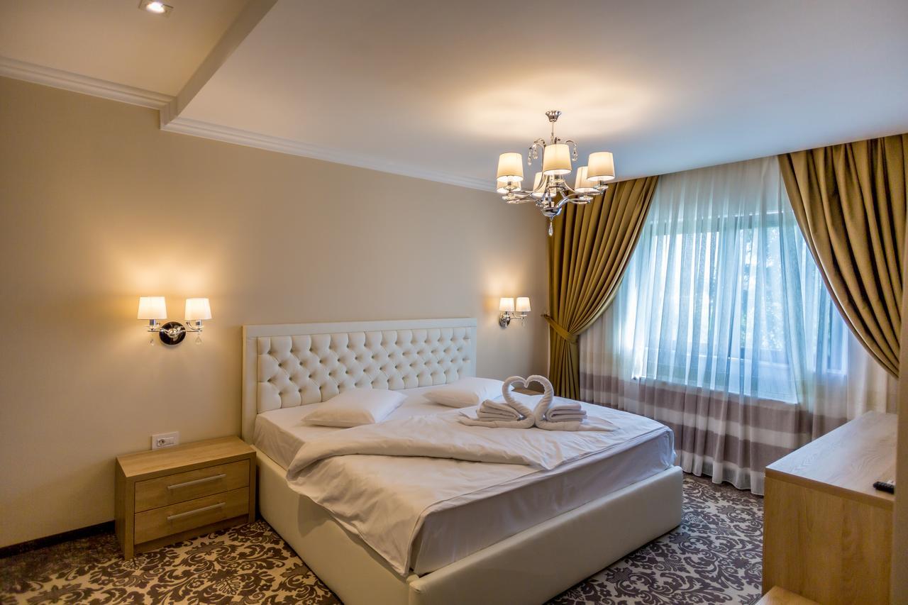 J'Adore Boutique Hotel Лугож Экстерьер фото