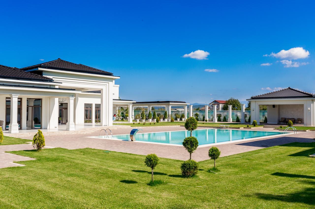J'Adore Boutique Hotel Лугож Экстерьер фото