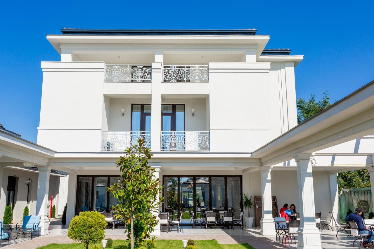 J'Adore Boutique Hotel Лугож Экстерьер фото