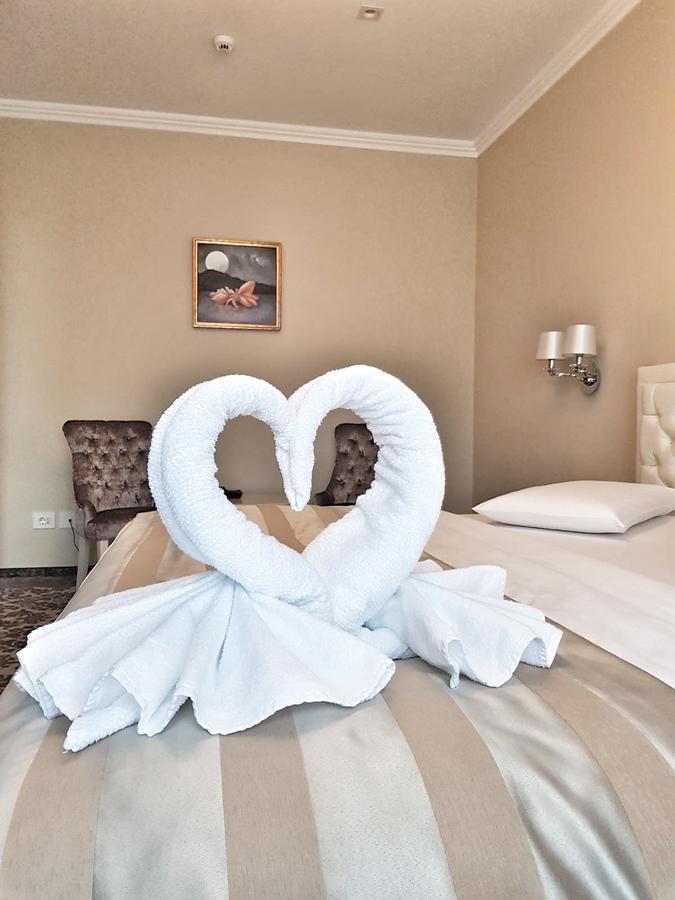 J'Adore Boutique Hotel Лугож Экстерьер фото