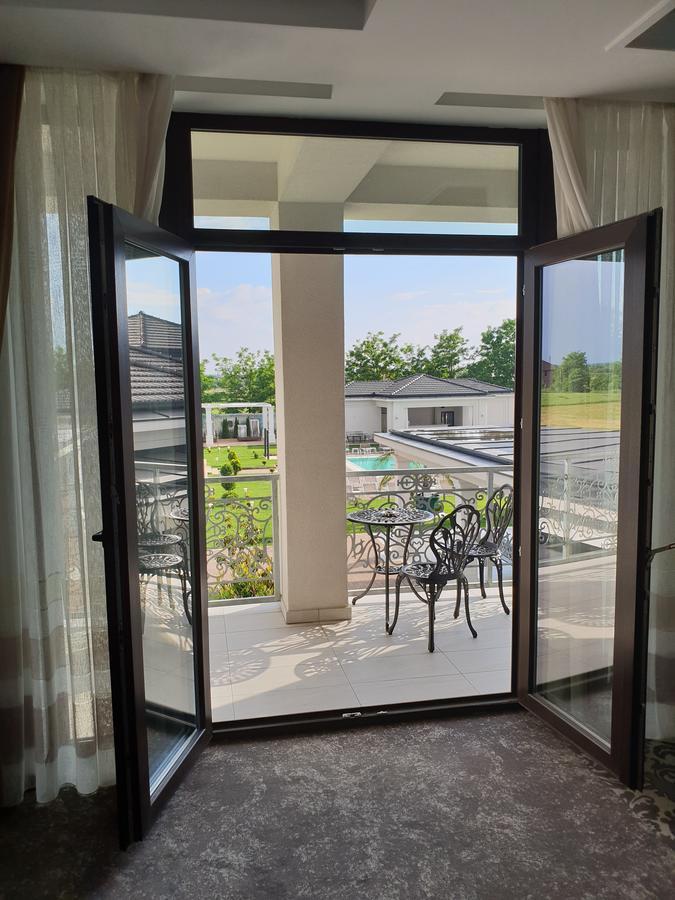 J'Adore Boutique Hotel Лугож Экстерьер фото