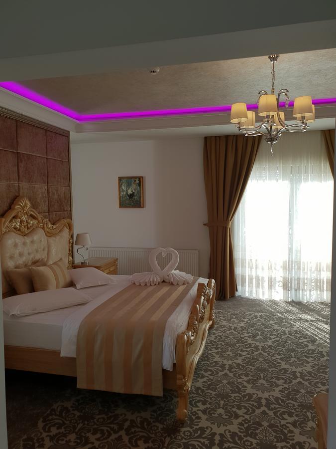 J'Adore Boutique Hotel Лугож Экстерьер фото